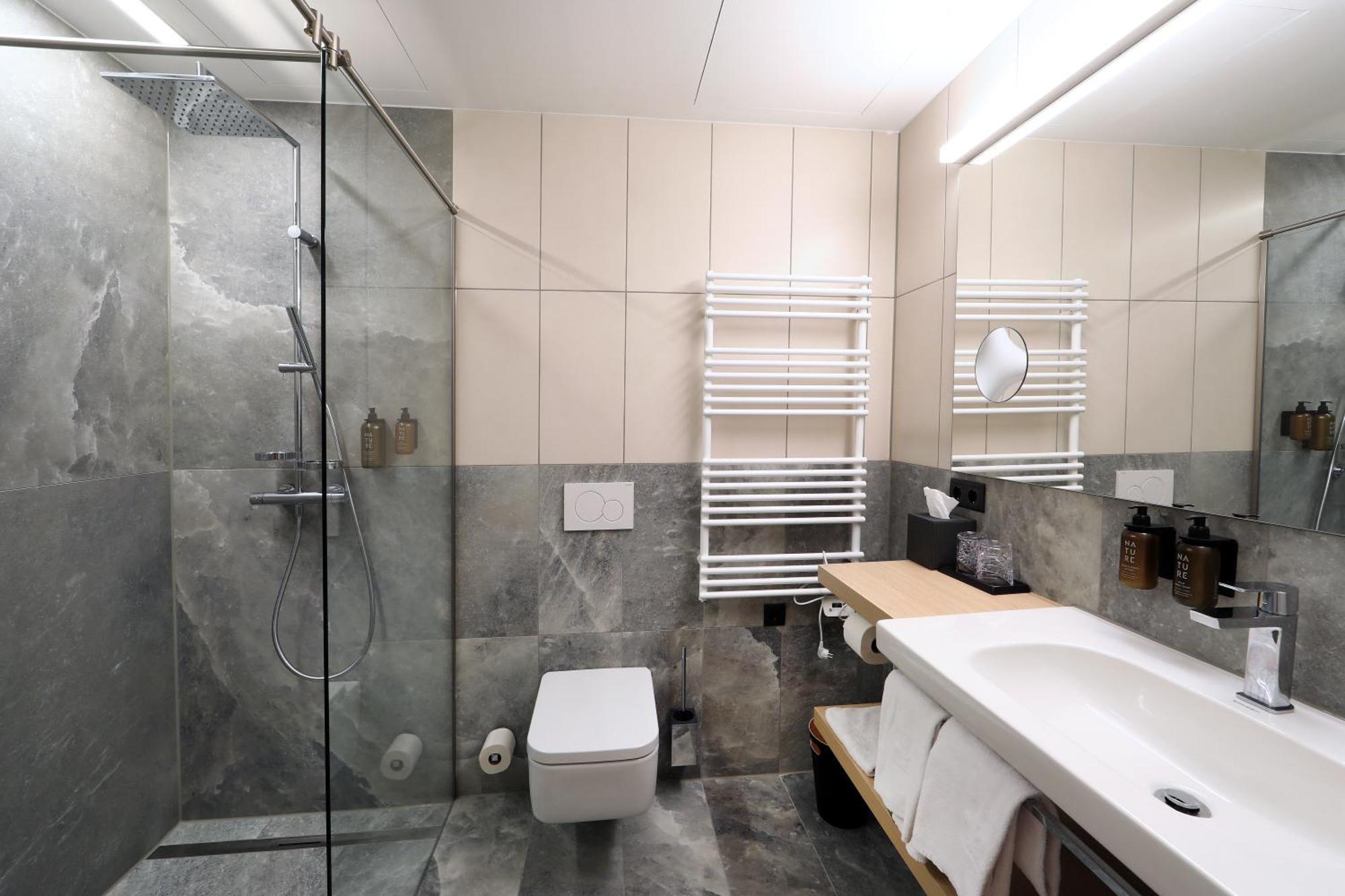 Hotel Steiermarkhof Graz - Aus Holz Gebaut, Von Huegeln Gekuesst ภายนอก รูปภาพ