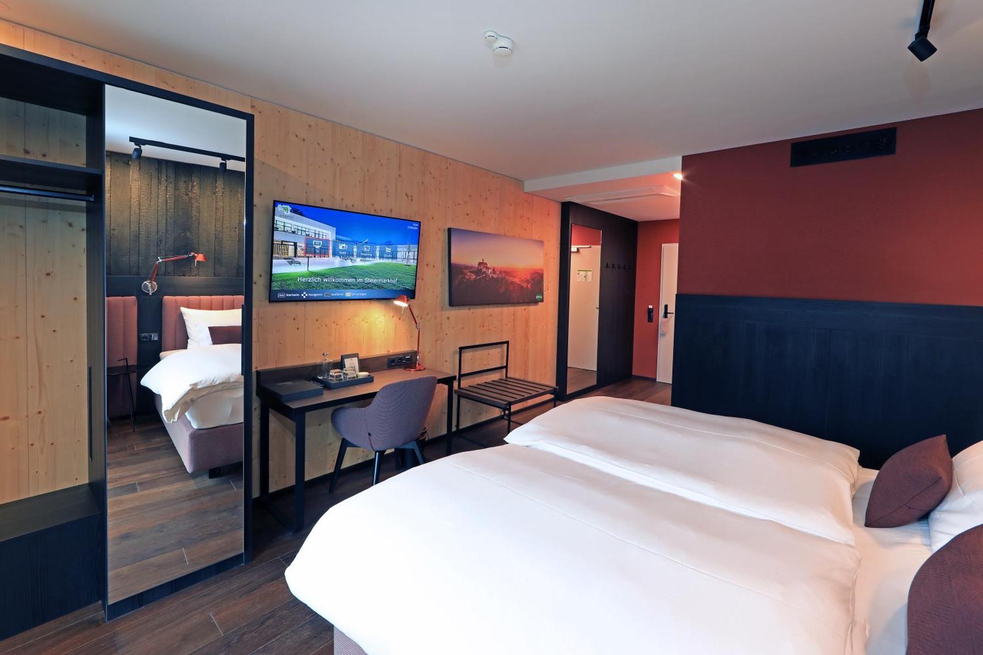 Hotel Steiermarkhof Graz - Aus Holz Gebaut, Von Huegeln Gekuesst ภายนอก รูปภาพ
